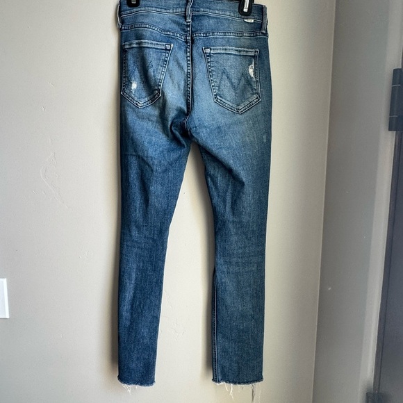 MOTHER Mid Rise Dazzler Ankle Fray Jeans Distressed Knees Weekend Warrior 27 - Picture 5 of 7